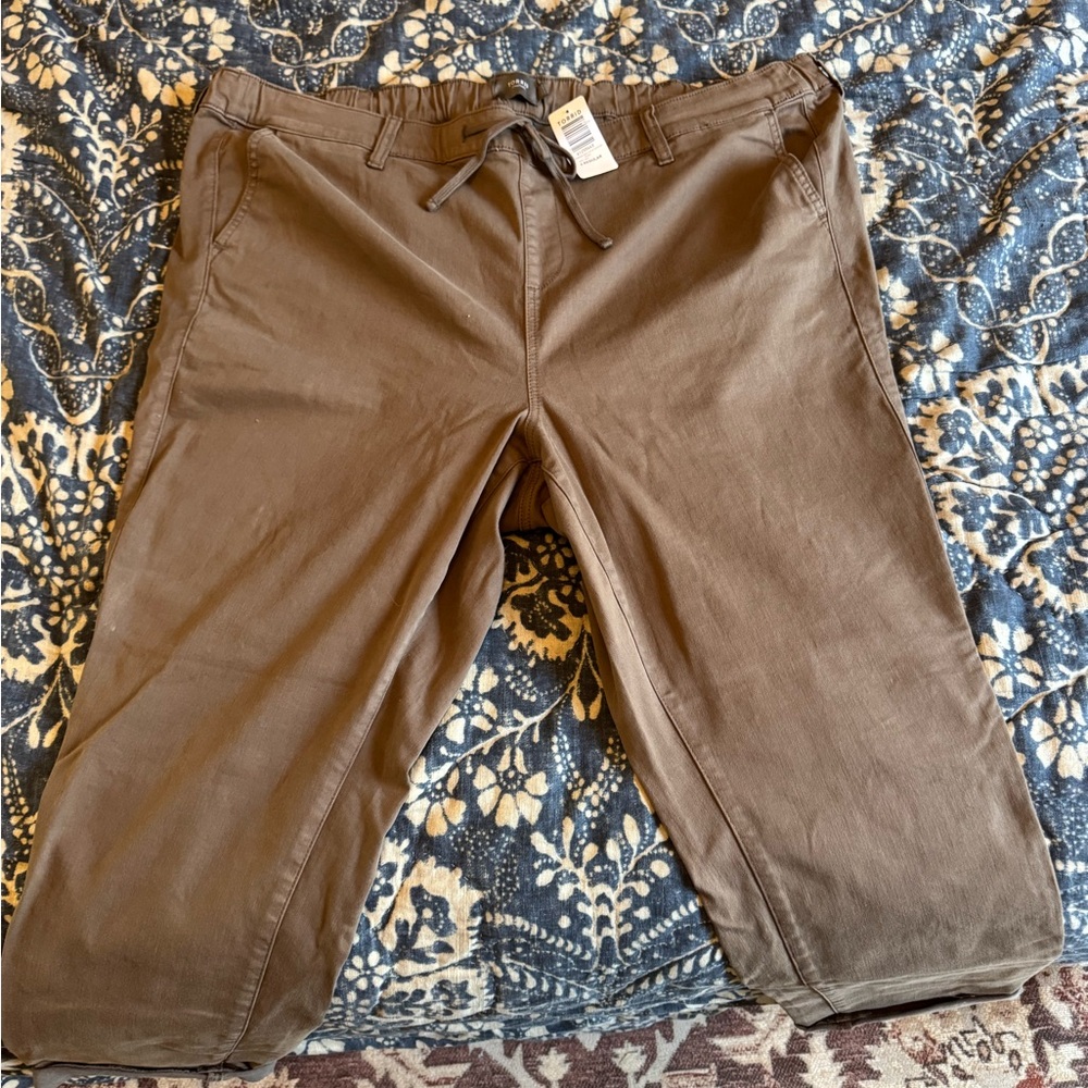 Torrid NWT women’s Pull-On Weekend Straight Stretch Twill Pant. Size 4R
